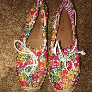 Women’s floral sperrys